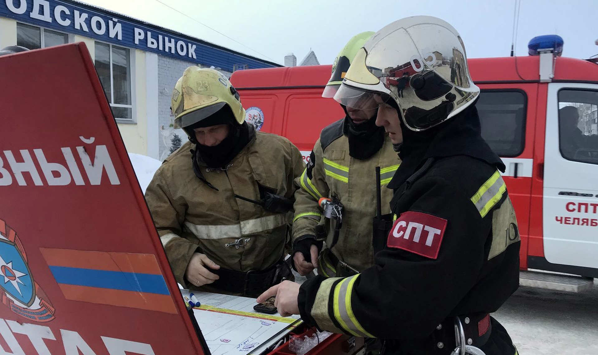 На рынке выгорели 8 торговых павильонов | 11.01.2022 | Челябинск -  БезФормата