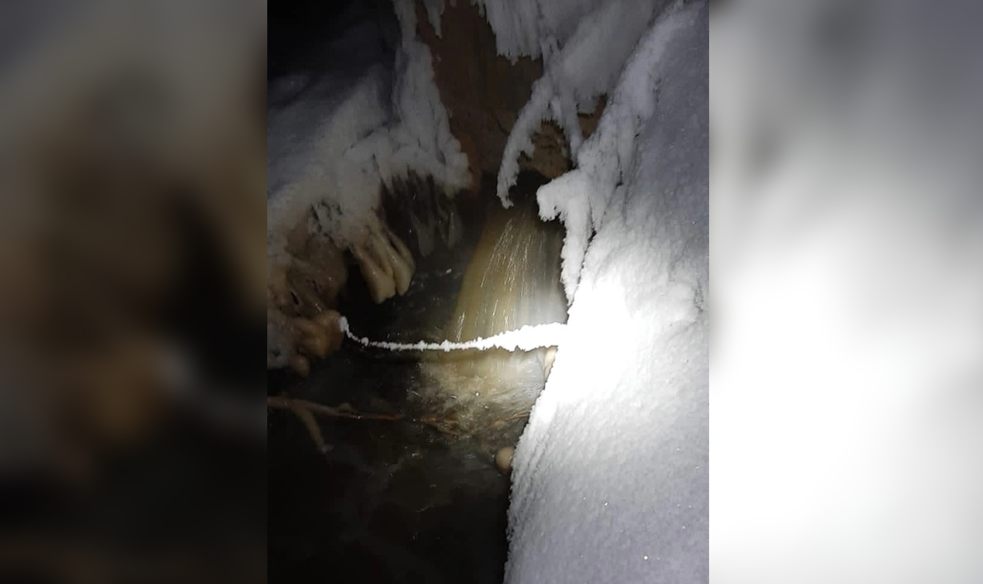 лоток в колодце канализации. сливают ли ис. сточные воды фото. сливают ли ис. канализация в черное море сливается.