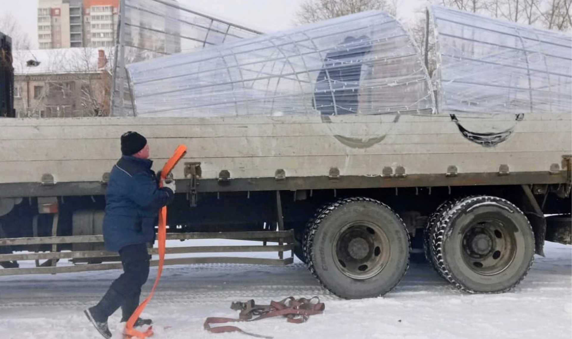 В Челябинске начался демонтаж новогодней иллюминации