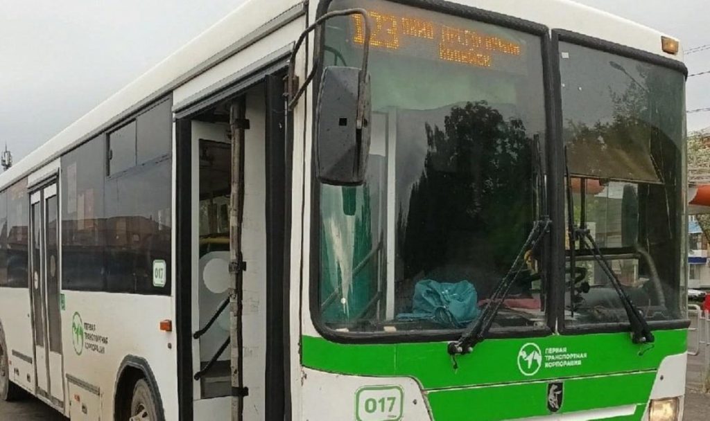 больших автобуса снимают копейск