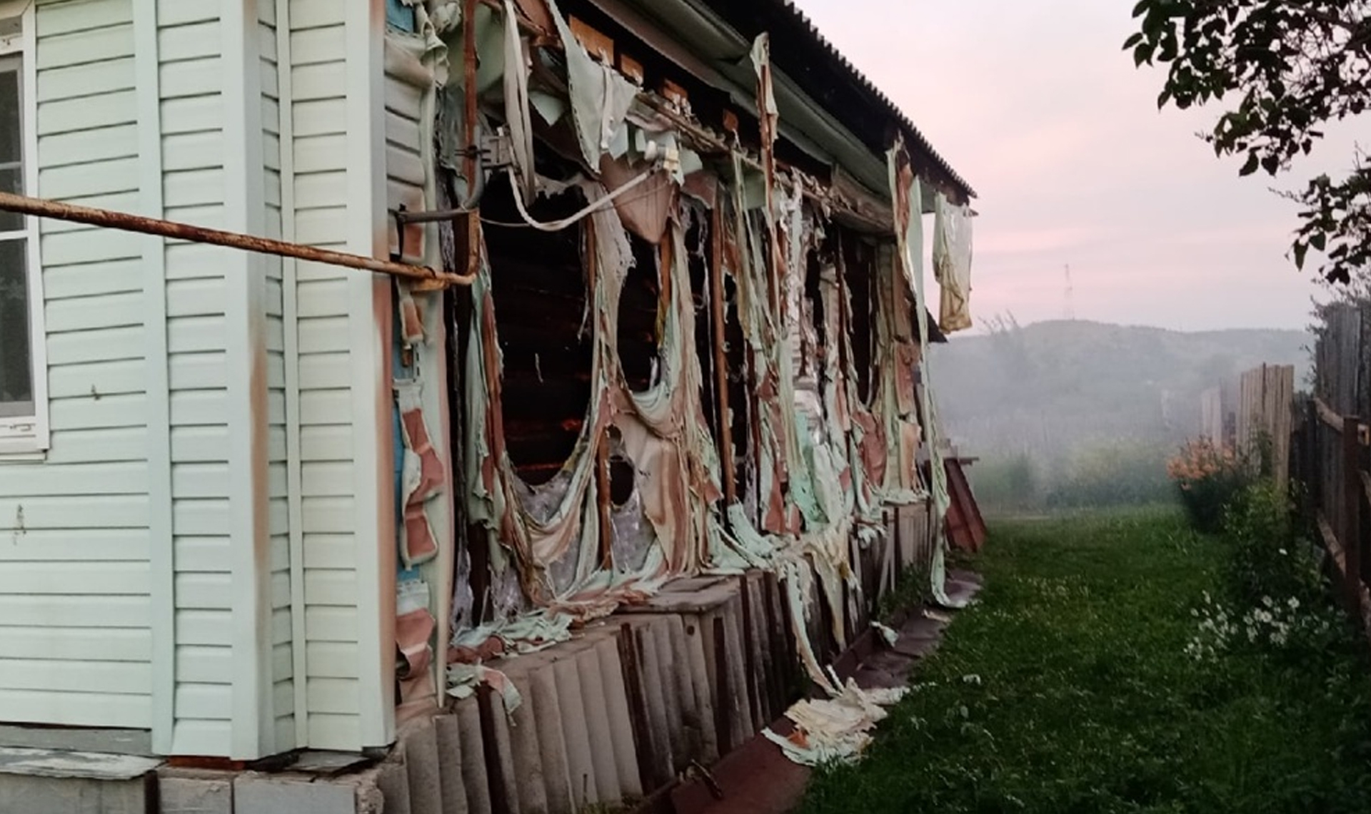 В Верхнем Уфалее во время пожара в доме погиб человек | 26.07.2022 |  Челябинск - БезФормата