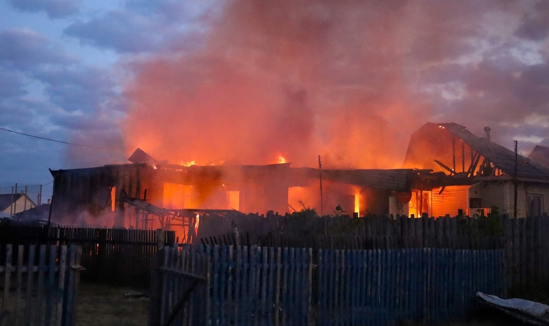 В селе Кунашак сгорел дом | 15.08.2022 | Челябинск - БезФормата