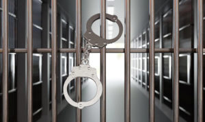 Полиция вычислила мошенника, который сдирал с южноуральцев деньги под видом сотрудника автомастерской