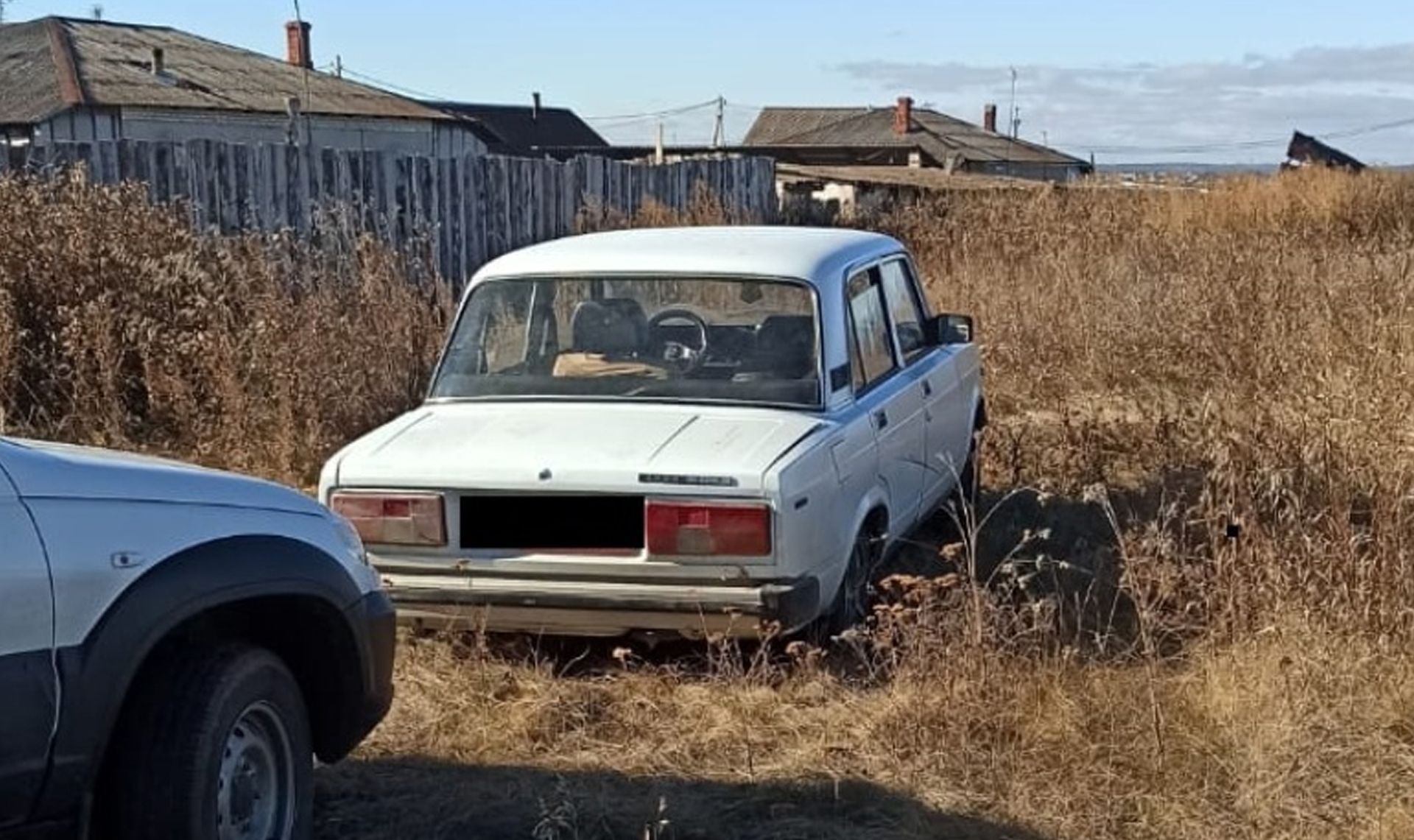 Нетрезвый водитель заглох на «ВАЗе» в поле, скрываясь от полиции