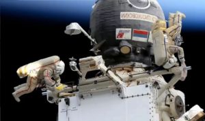 челябинский космонавт Петелин вышел в открытый космос