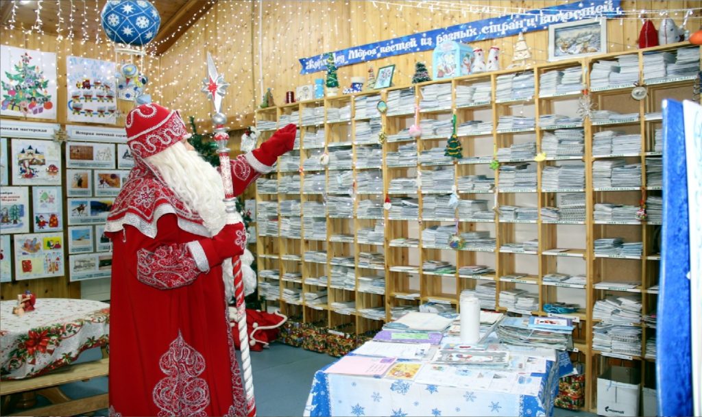 на почте появились ящики для писем Деду Морозу