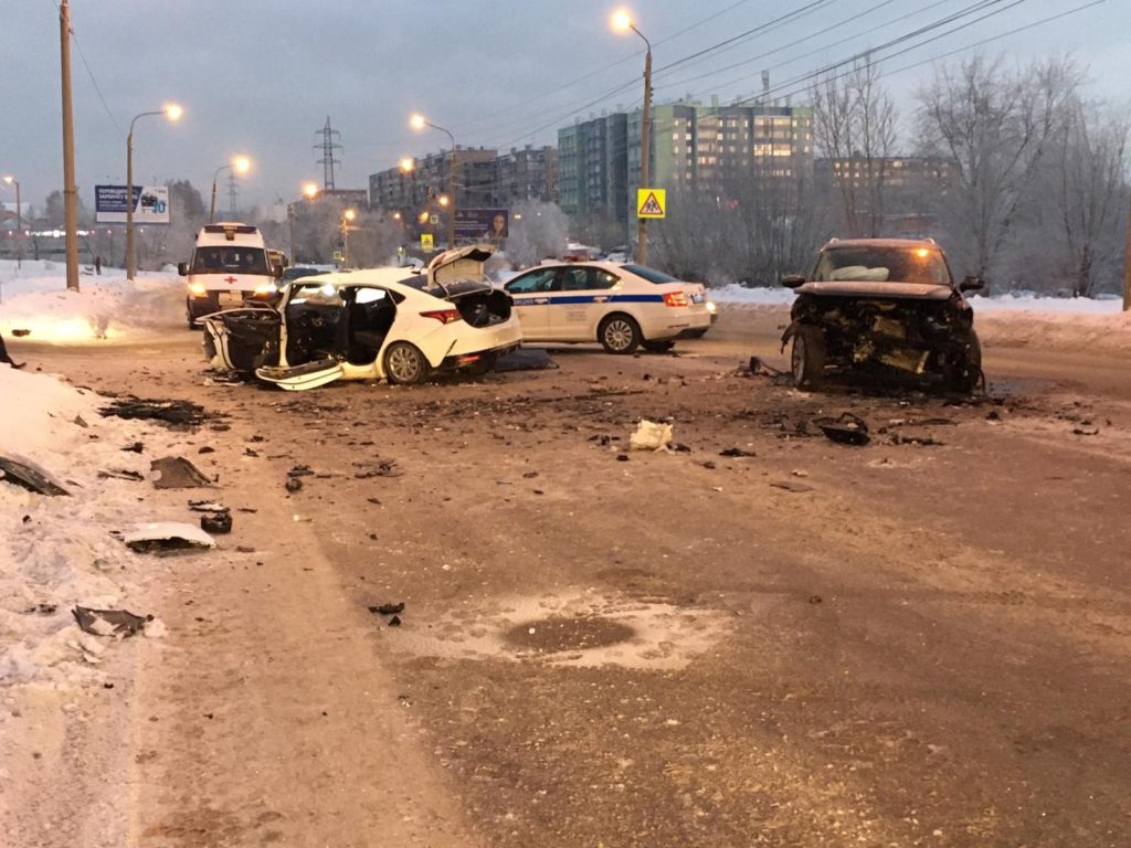 В Челябинске два человека погибли в ДТП на улице Хохрякова