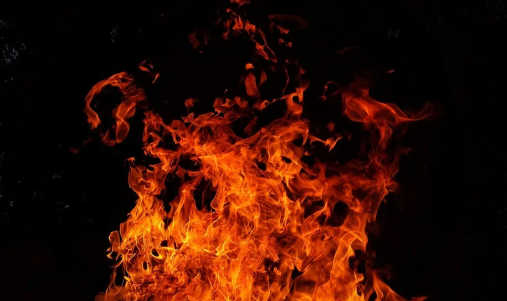 На центральной городской ярамарке в Магнитогорске сгорело 5 павильонов