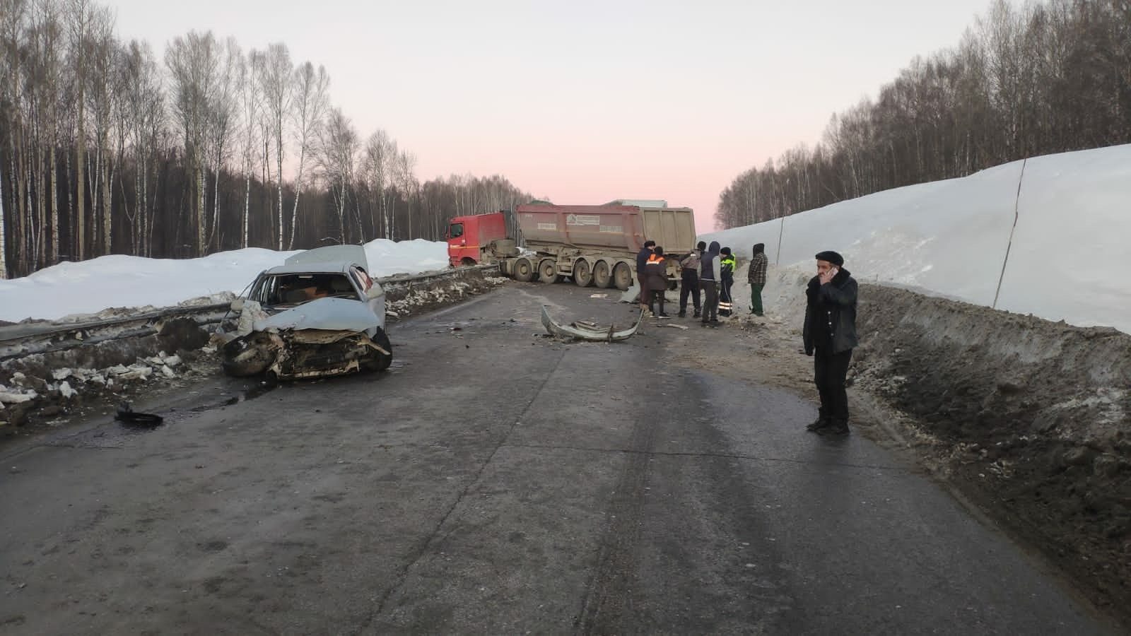 На трассе М5 легковушка влетела в КАМАЗ