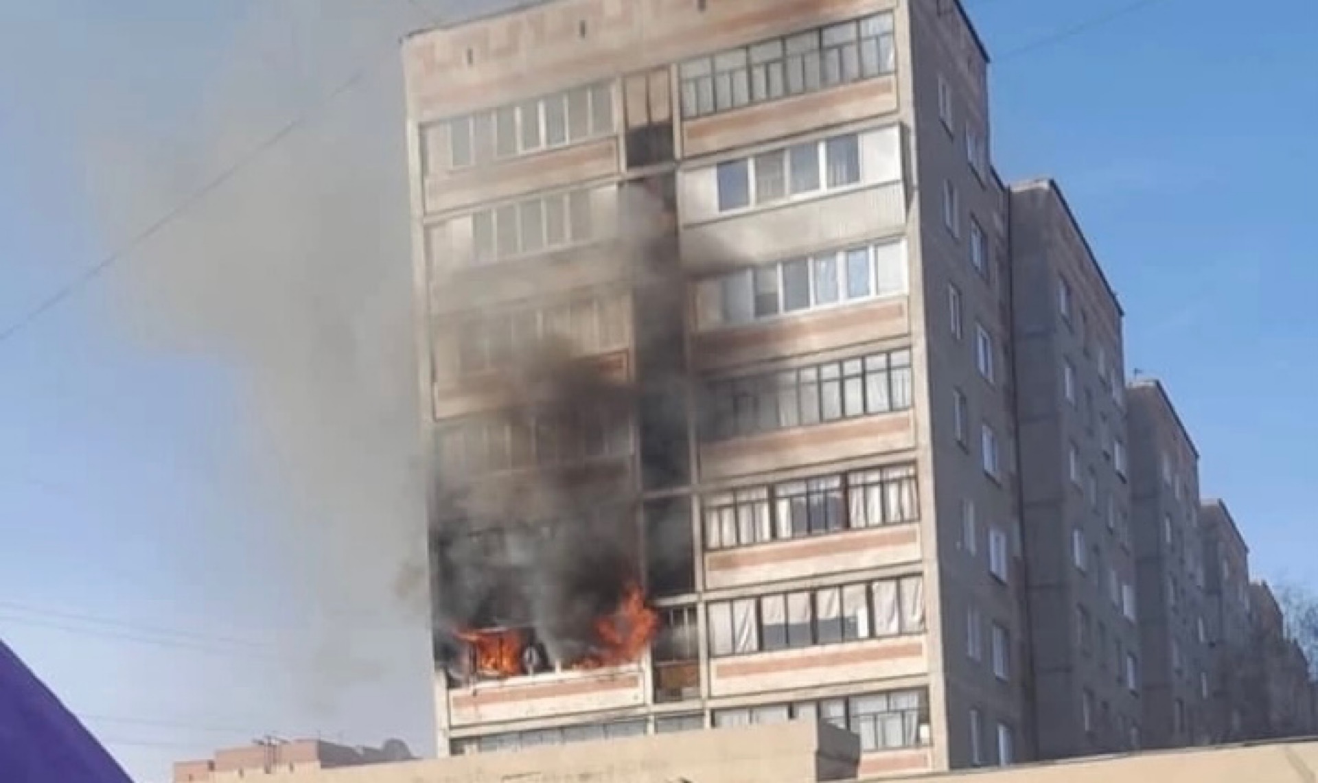 В Магнитогорске из горящей многоэтажки эвакуировали людей 