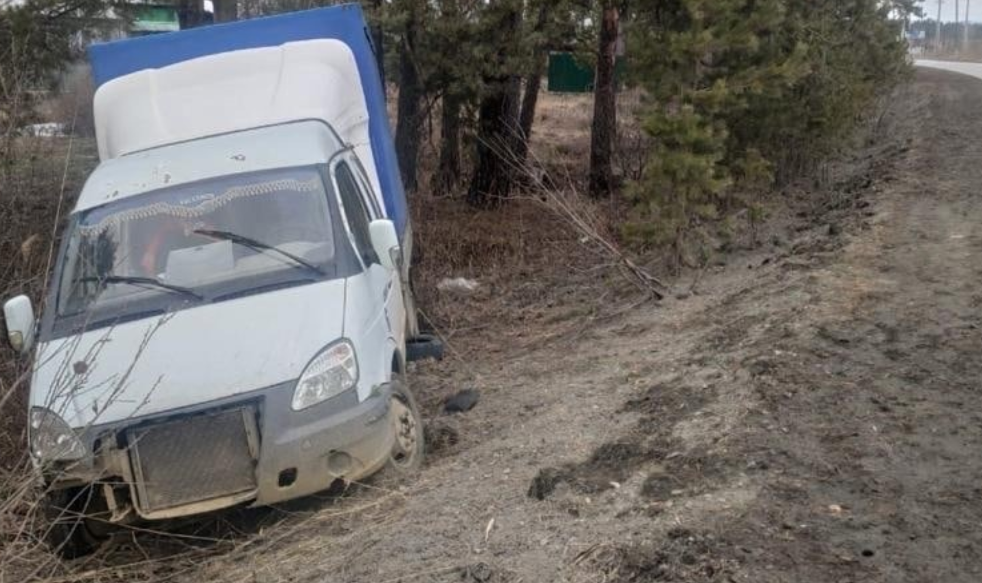 Пьяный бесправник улетел в кювет на угнанной ГАЗели | 28.04.2023 | Челябинск  - БезФормата