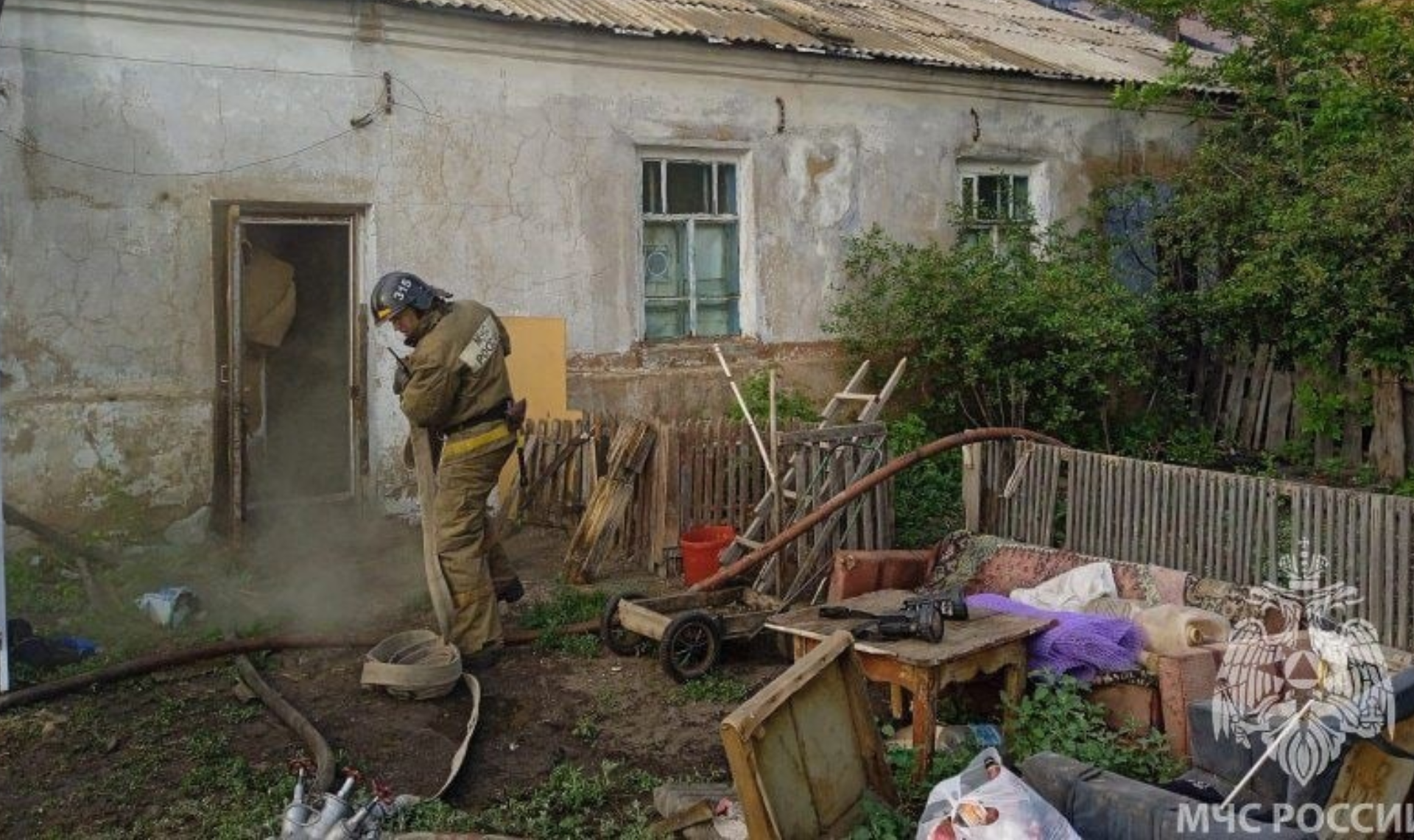 В Троицке сгорел одноэтажный дом | 29.05.2023 | Челябинск - БезФормата