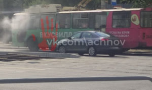 Троллейбус вспыхнул на Свердловском проспекте