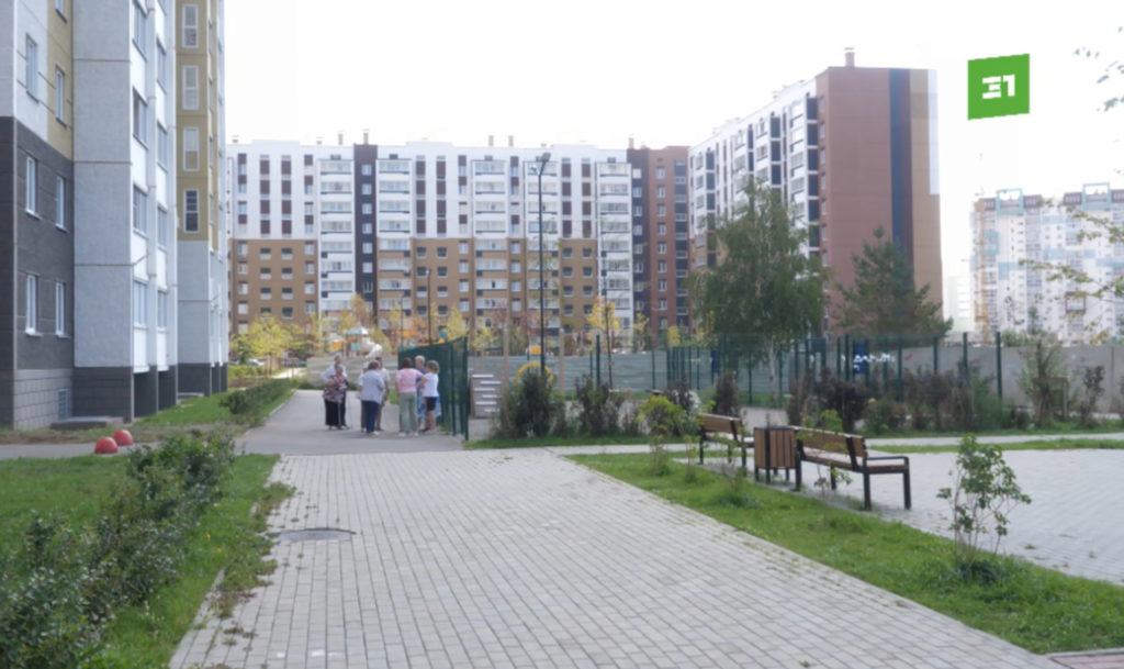 Жители микрорайона Парковый готовы взвыть из-за площадки для выгула домашних животных