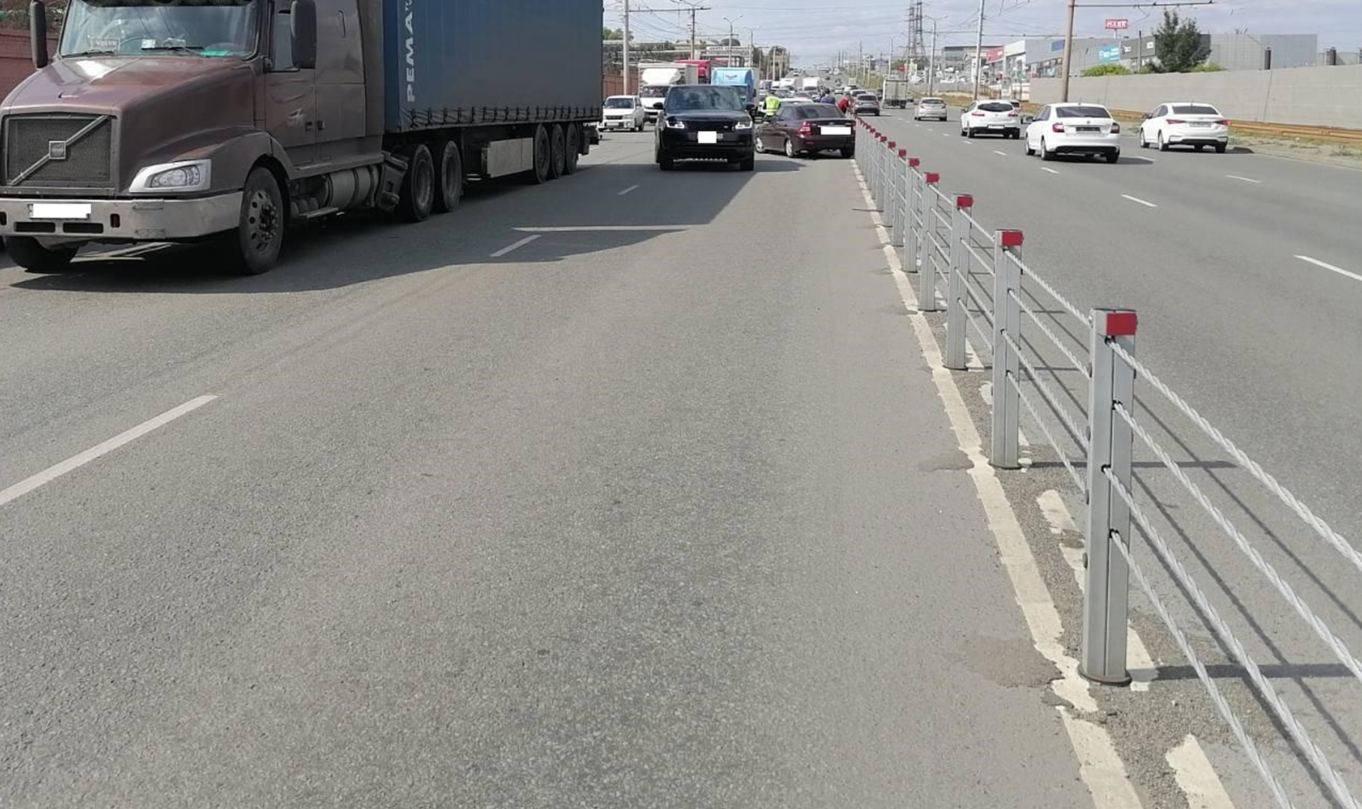 В Челябинске на улице Блюхера установят тросовые ограждения | 08.09.2023 |  Челябинск - БезФормата