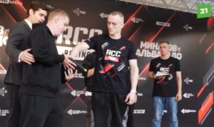 К бою готовы. Южноуральские боксеры прошли процедуру взвешивания перед битвой на ринге