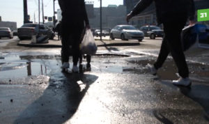 Жильцы ЖК в центре Челябинска жалуются на большие ямы