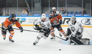 "Трактор" в матче с "Нефтехимиком"