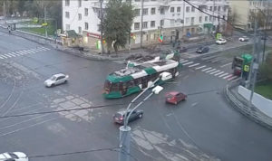 Трамваи столкнулись на перекрестке Победы и Российской