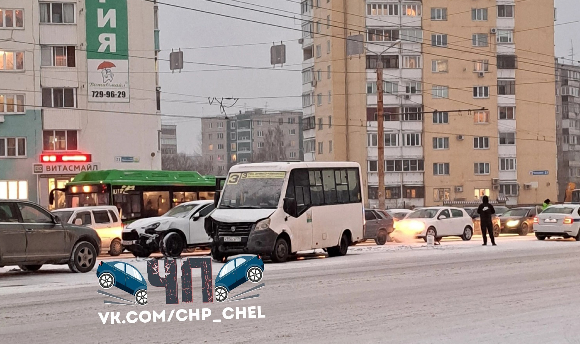 В Челябинске два человека пострадали при столкновении маршрутки и Porsche  Cayenne | 23.11.2023 | Челябинск - БезФормата