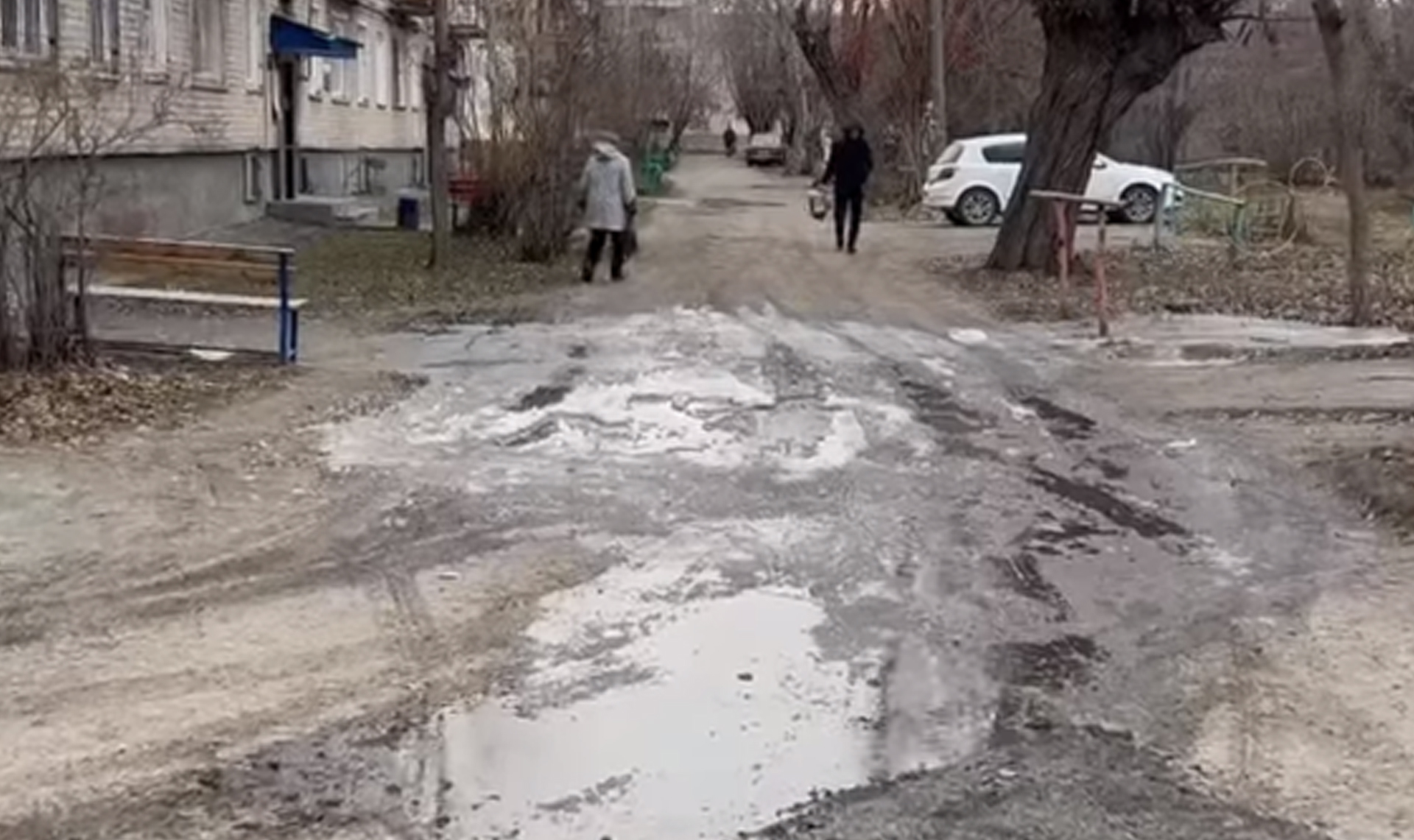 Жители Коркино третьи сутки сидят без воды