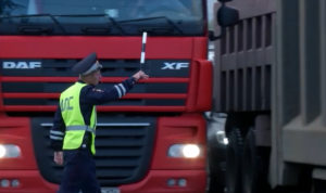 Получить права или поставить машину на учет сегодня не получится. В ГИБДД Челябинской области приостановлена регистрация