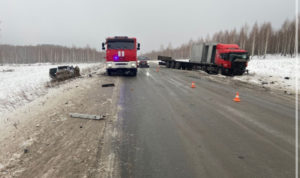 В Челябинской области в результате лобового столкновения с грузовиком погиб пассажир легковушки