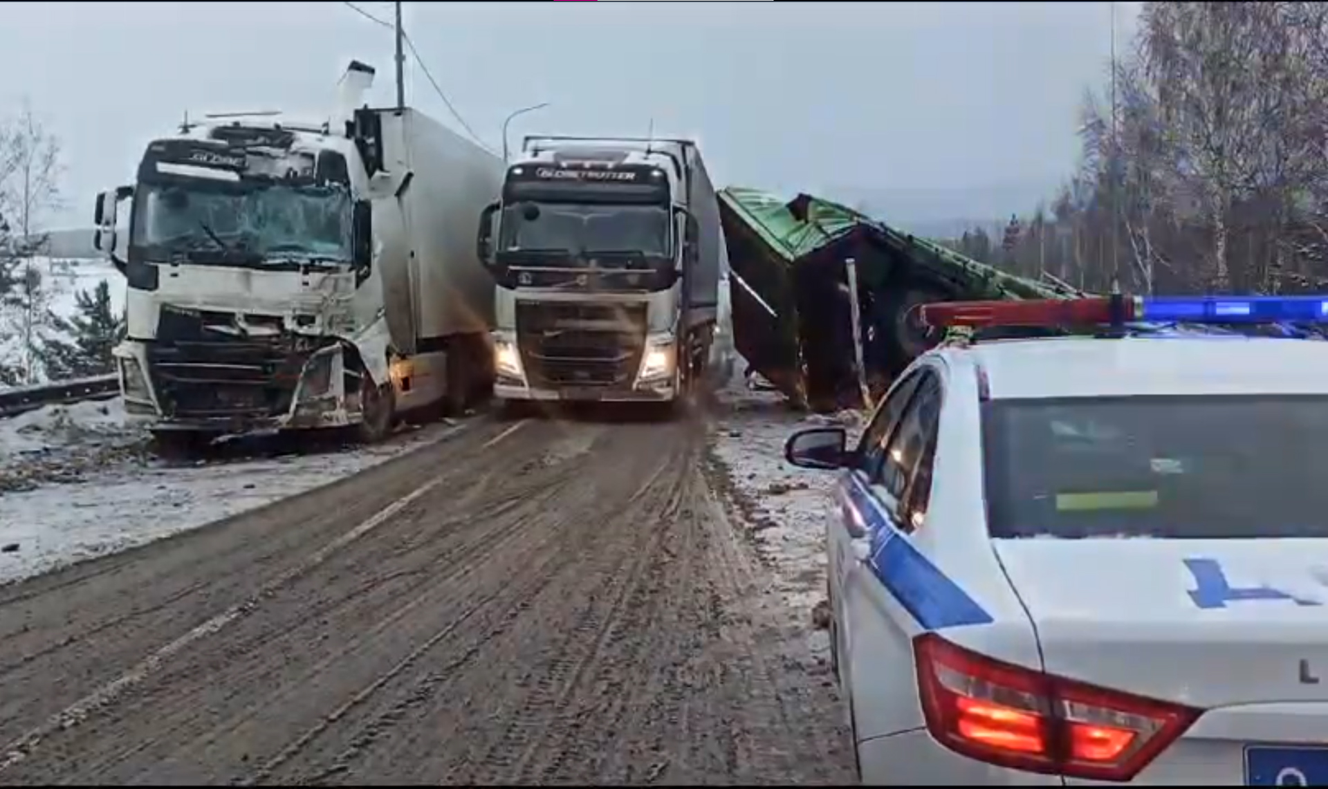 В районе Усть-Катава не поделили трассу две фуры | 27.12.2023 | Челябинск -  БезФормата