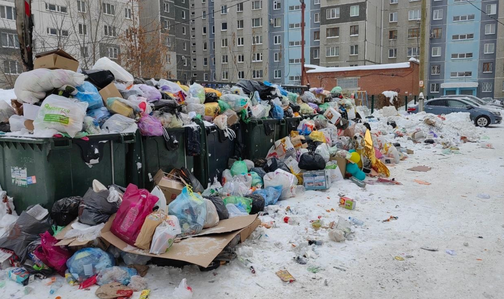 Мэрия пожаловалась на ЦКС в прокуратуру и ГЖИ. Все из-за заваленных мусором  дворов