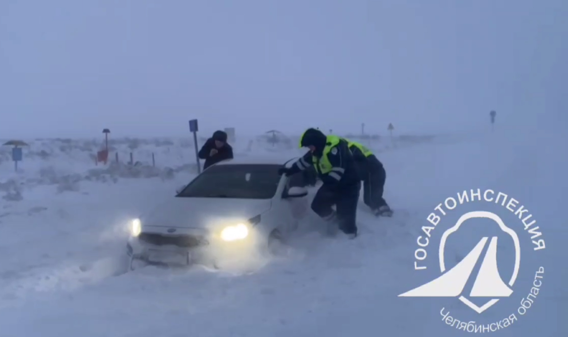 На дорогах Челябинской области ограничили движение большегрузов и автобусов  из-за снегопада | 26.12.2023 | Челябинск - БезФормата