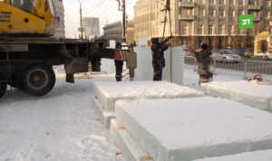 На площади Революции начали монтаж ледового городка в стиле сказов Бажова