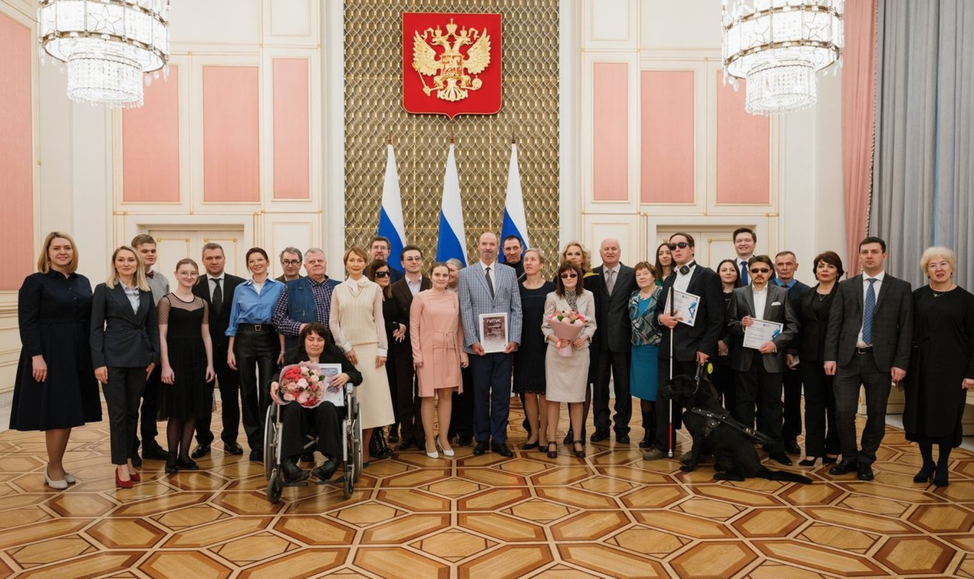 Незрячих победителей литературного конкурса имени Эдуарда Асадова наградили в Москве