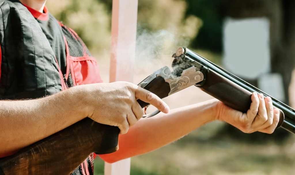 В Троицком районе военнослужащий случайно попал в голову своему 52-летнему товарищу