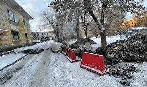 Школьника, угодившего в яму с кипятком в Ленинском районе, бортом МЧС доставили в Нижний Новгород