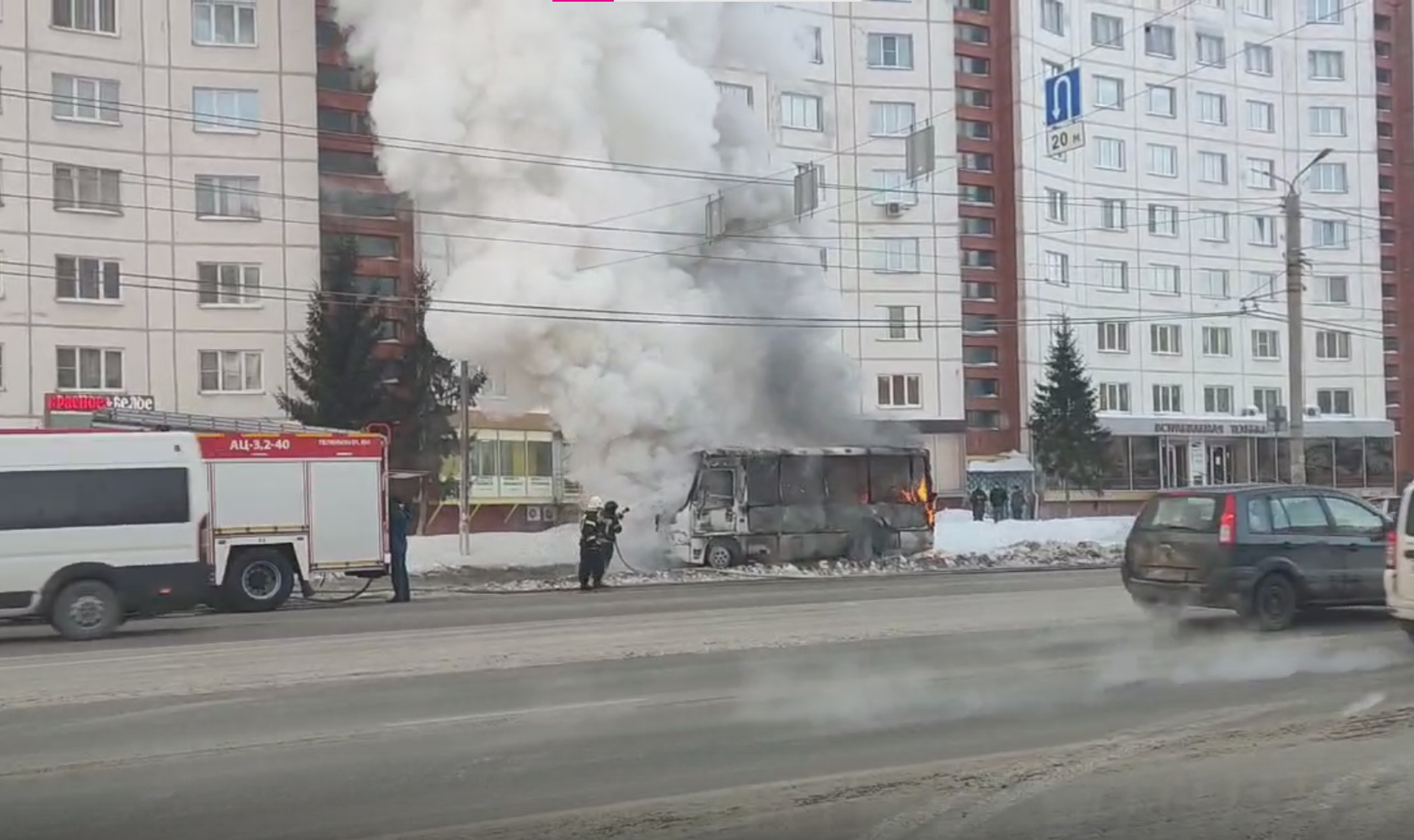 На северо-западе Челябинска загорелась маршрутка | 27.01.2024 | Челябинск -  БезФормата