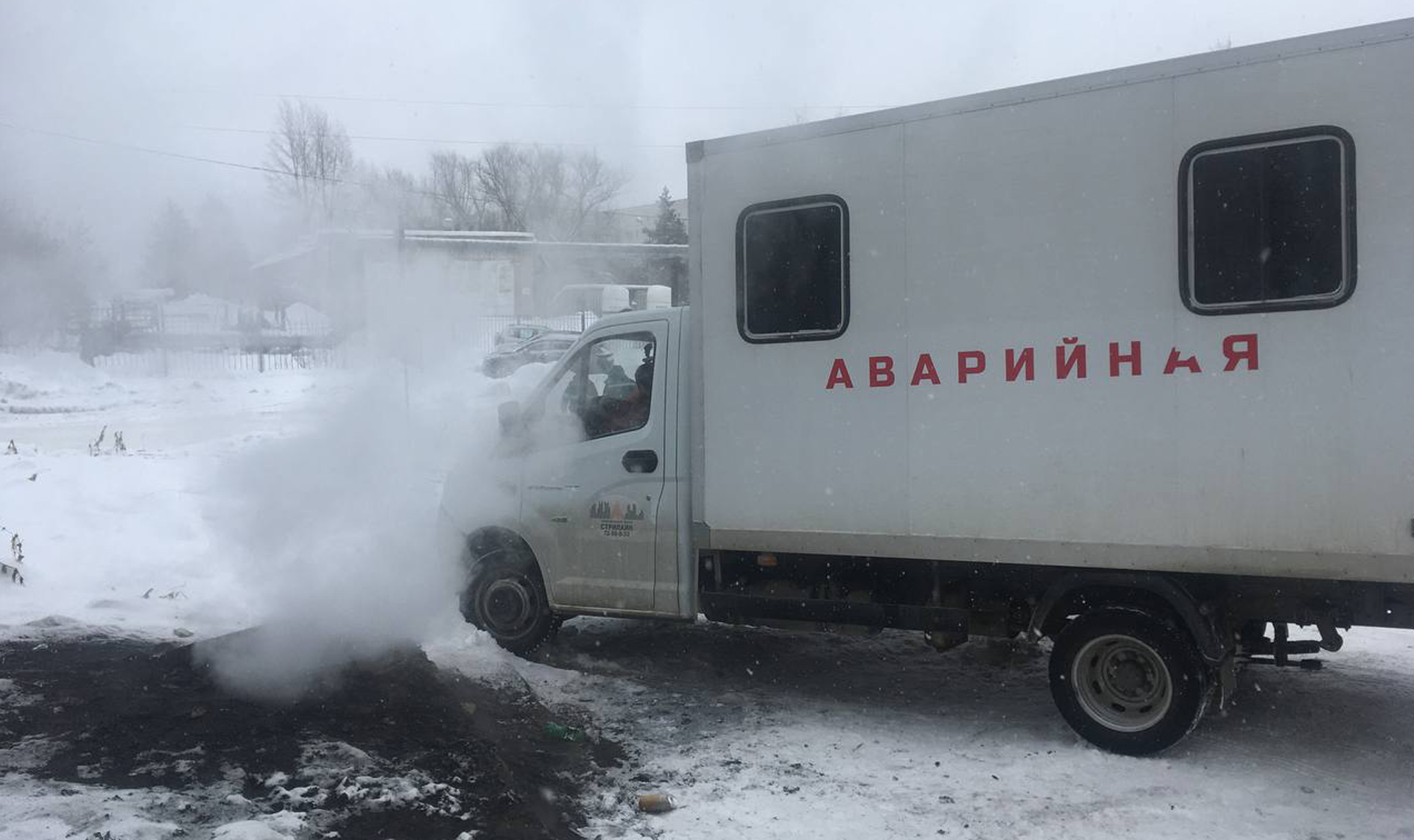 На территории челябинской больницы произошла авария на теплотрассе