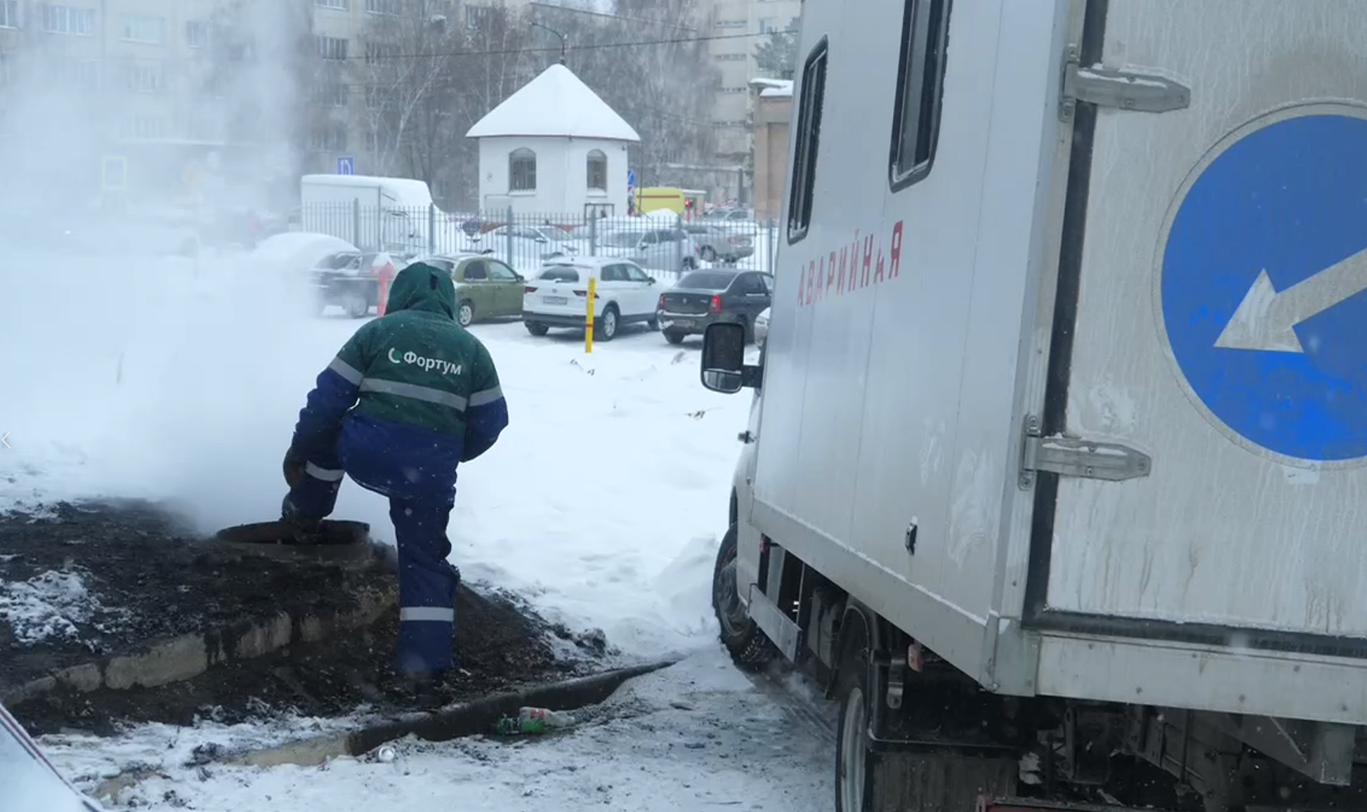 В Челябинске локализовали аварию на теплосети возле больницы