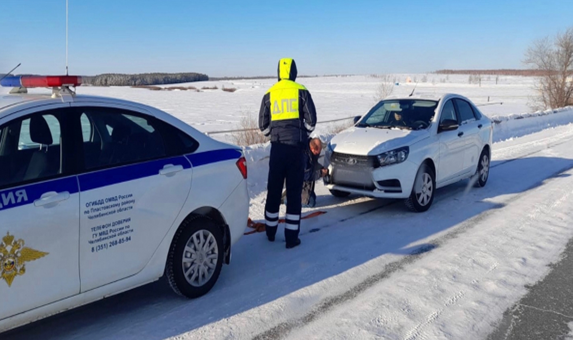 Под Пластом сотрудники Госавтоинспекции помогли водителю, у которого заглохла  машина на трассе - 31TV.RU