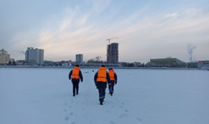 Любителей подледного лова обнаружили на льду в центре Челябинска