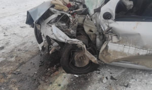 Один из автомобилей получил сильные повреждения