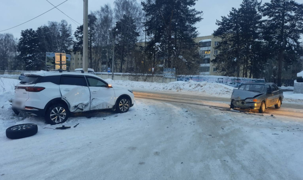 Дети и пенсионерка пострадали в ДТП, которое произошло на 3 км автодороги «Чебаркуль-Мисяш-М5»