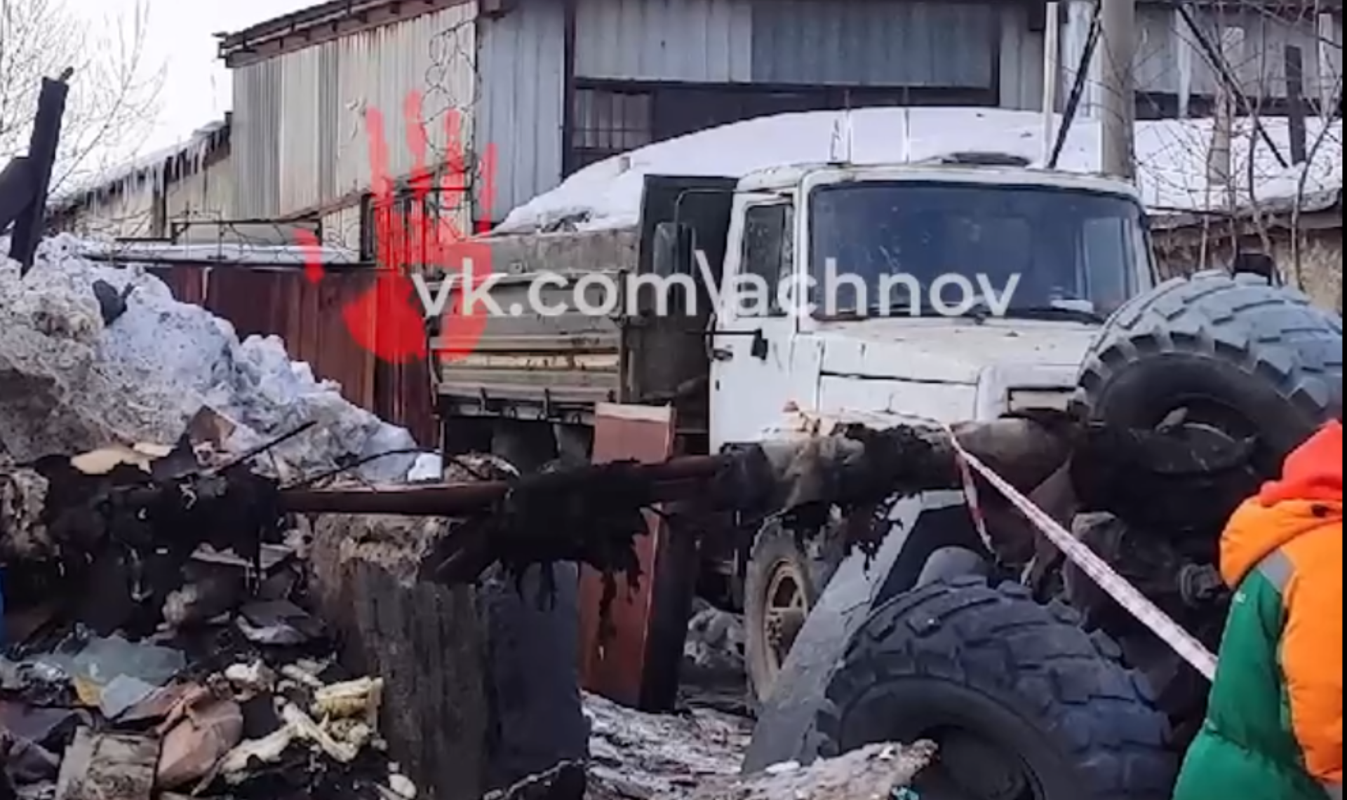 Люди слышали взрывы! На улице Сталелитейной в Челябинске случился пожар -  31TV.RU