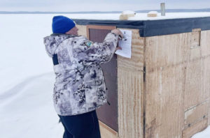 Сидите в палатках. Челябинских рыбаков штрафуют за размещение деревянных домиков на водоемах