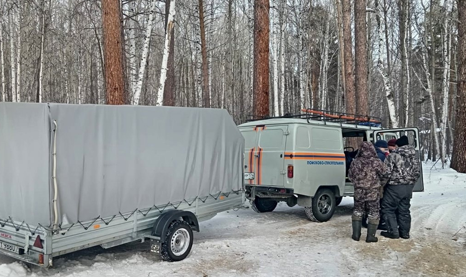 Южноуралец застрял в снегу на лыжах в лесу