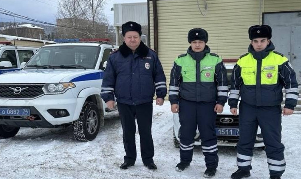 Под Златоустом большегруз оказался в снежном плену