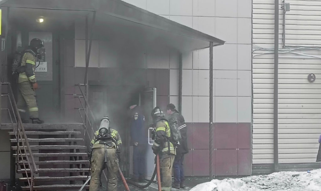 Пожар тушили в одном из торговых комплексов Коркино