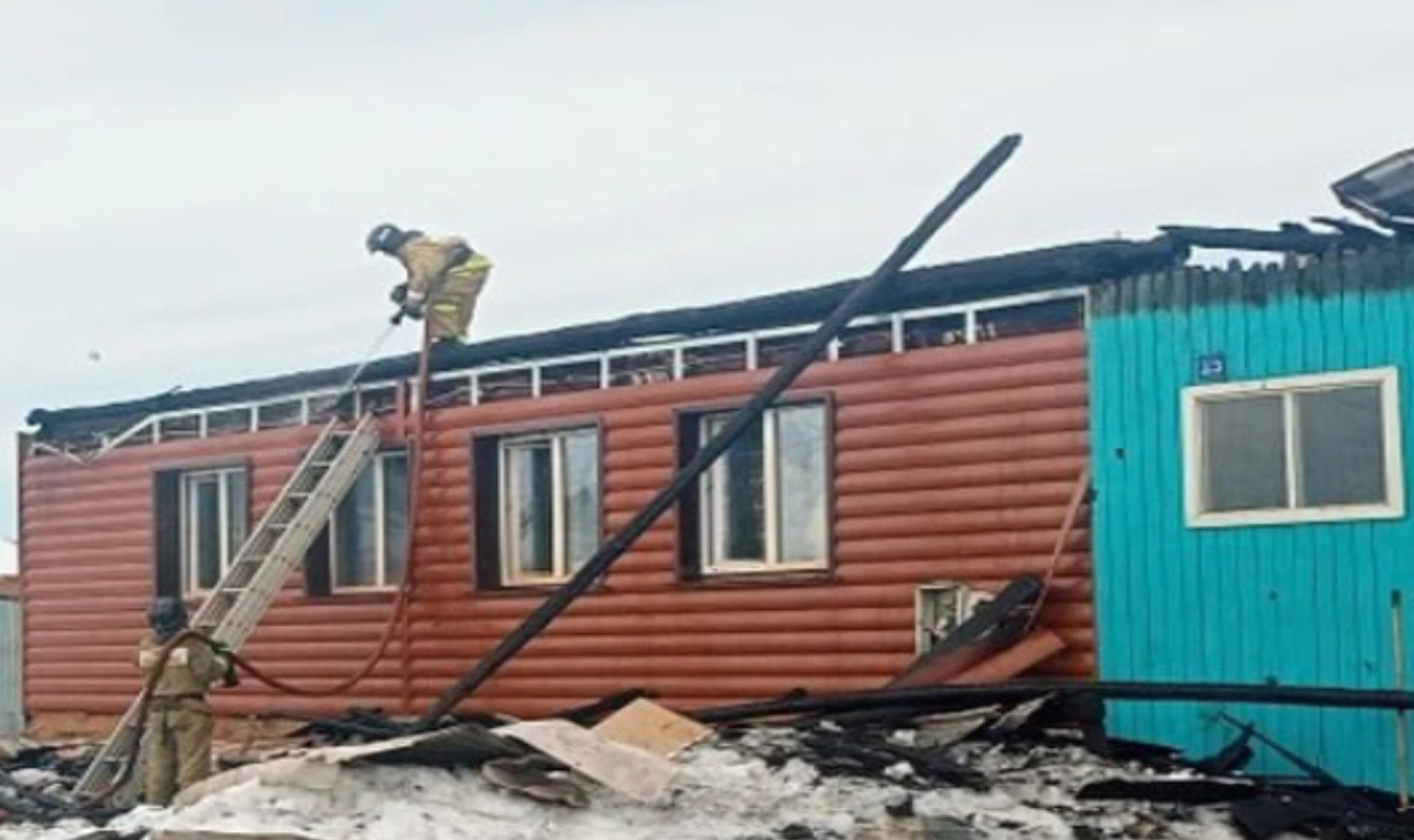 В поселке Аргаяшского района мужчина спас троих детей при пожаре