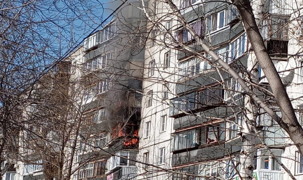 Появились фотографии с пожара на улице Шуменской, 14 в Челябинске