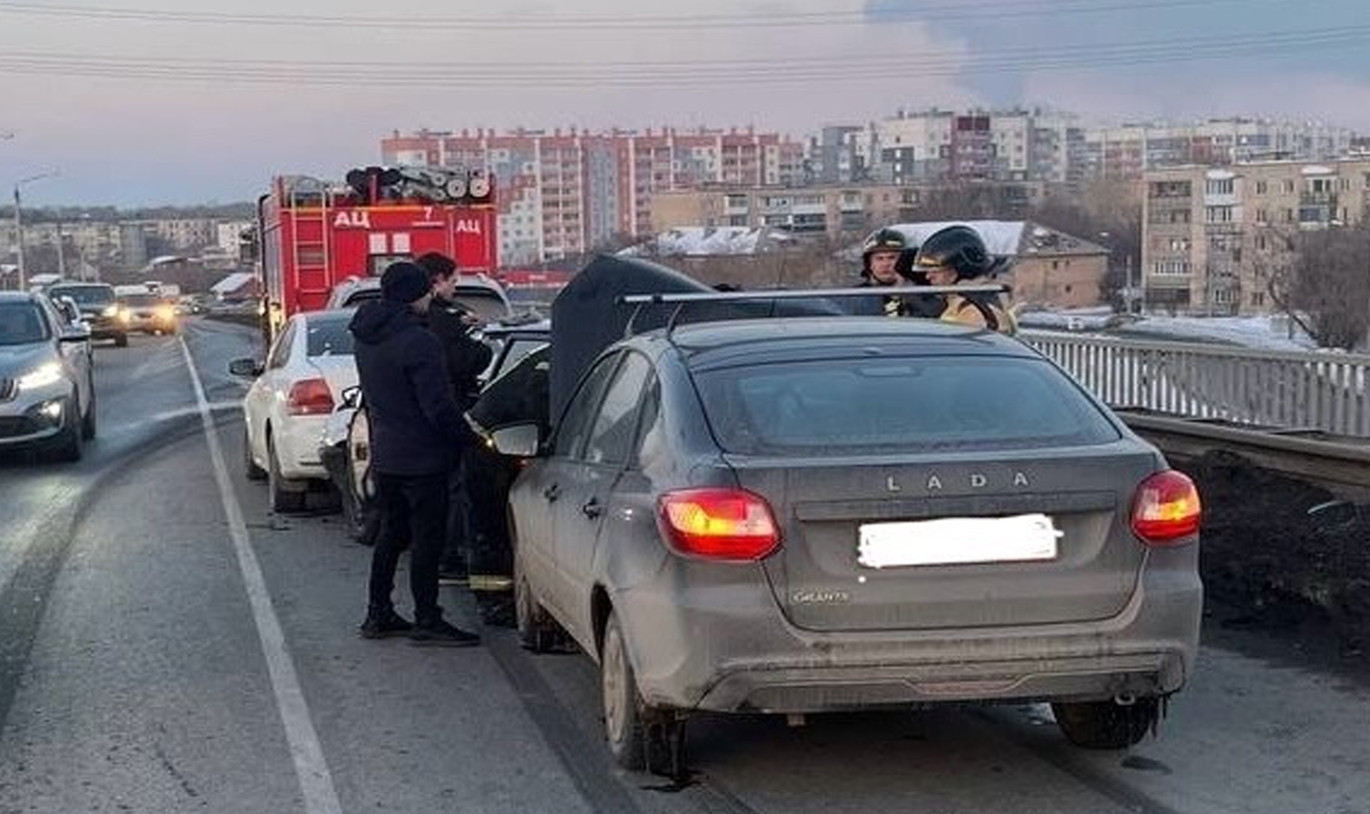 В Челябинске на улице Шагольской столкнулись 4 автомобиля