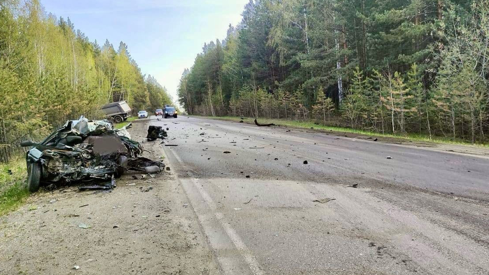 Только сотрудники МЧС смогли достать из авто тело погибшего водителя